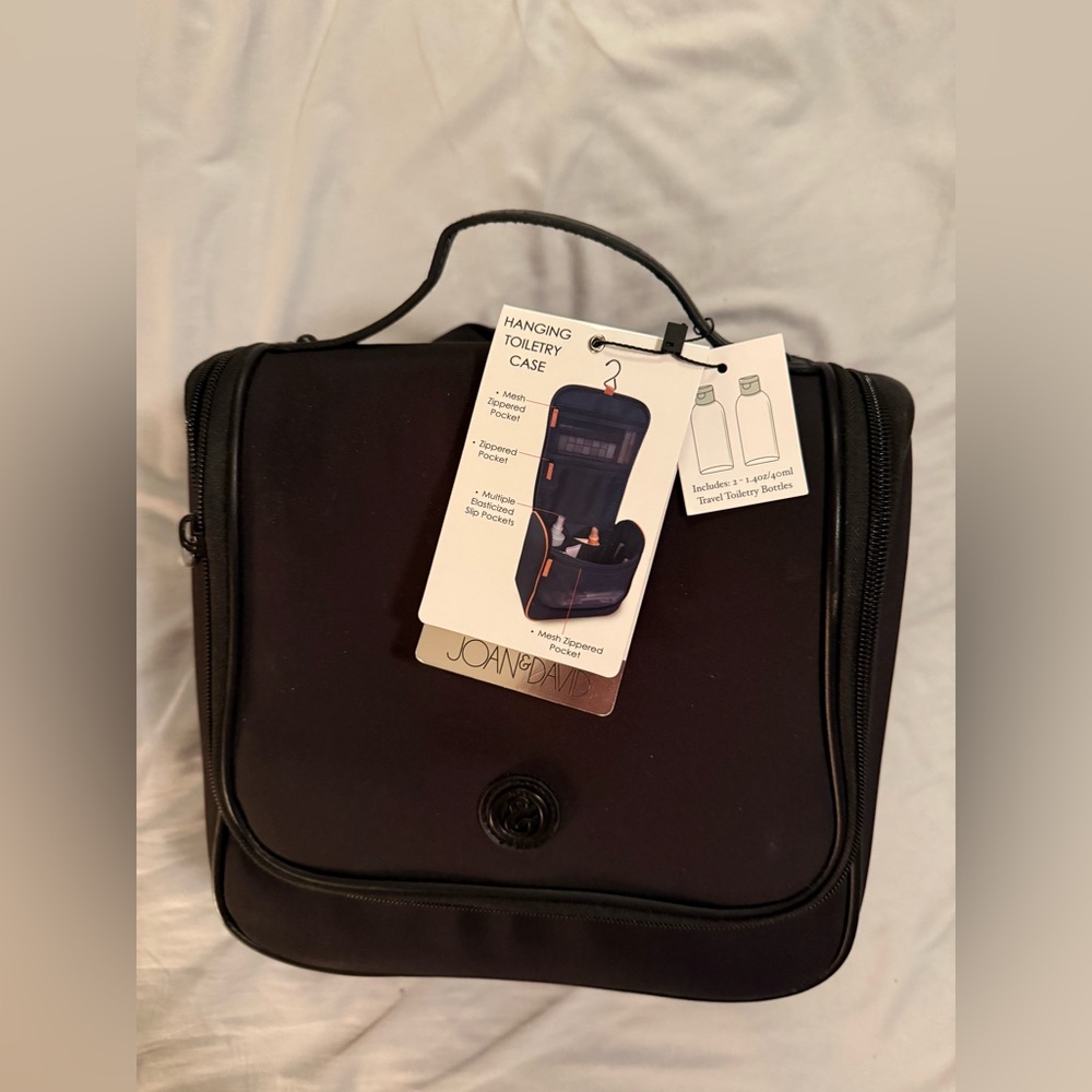 Hanging travel bag